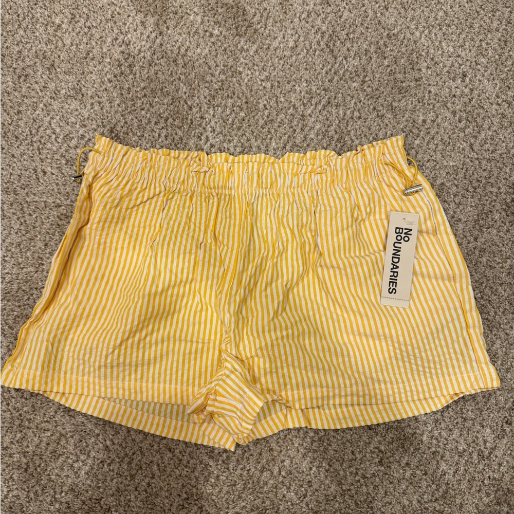 No Boundaries Women's High Waist Yellow Striped Shorts